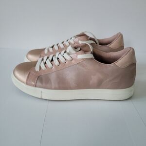 Isaac Mizrahi Color Block Sneakers